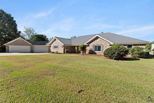 1.84 Acres of Land with Home for Sale in Bonaire, Georgia