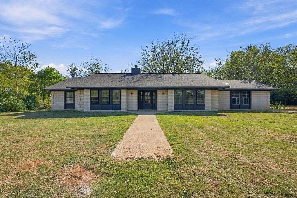 2.15 Acres of Land with Home for Sale in Nacogdoches, Texas