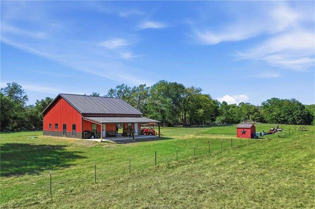 11 Acres of Recreational & Residential Land for Sale in Calvert, Texas