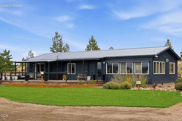 5.1 Acres of Land with Home for Sale in Sisters, Oregon