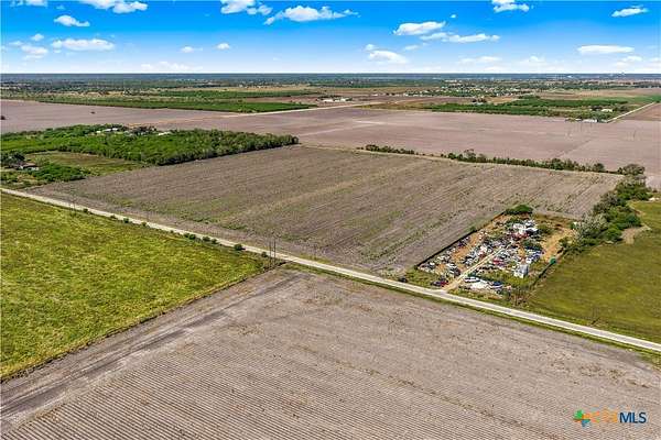 31.8 Acres of Agricultural & Residential Land for Sale in Victoria, Texas