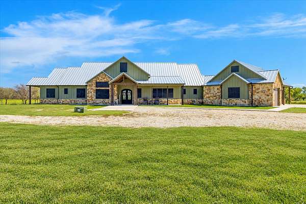 9.34 Acres of Improved Mixed-Use Land for Sale in Krum, Texas