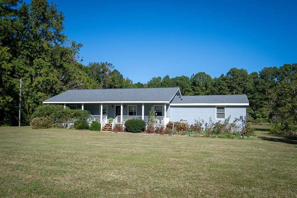 3.23 Acres of Land with Home for Sale in Belle Haven, Virginia