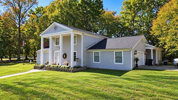 15 Acres of Land with Home for Sale in Russell Springs, Kentucky