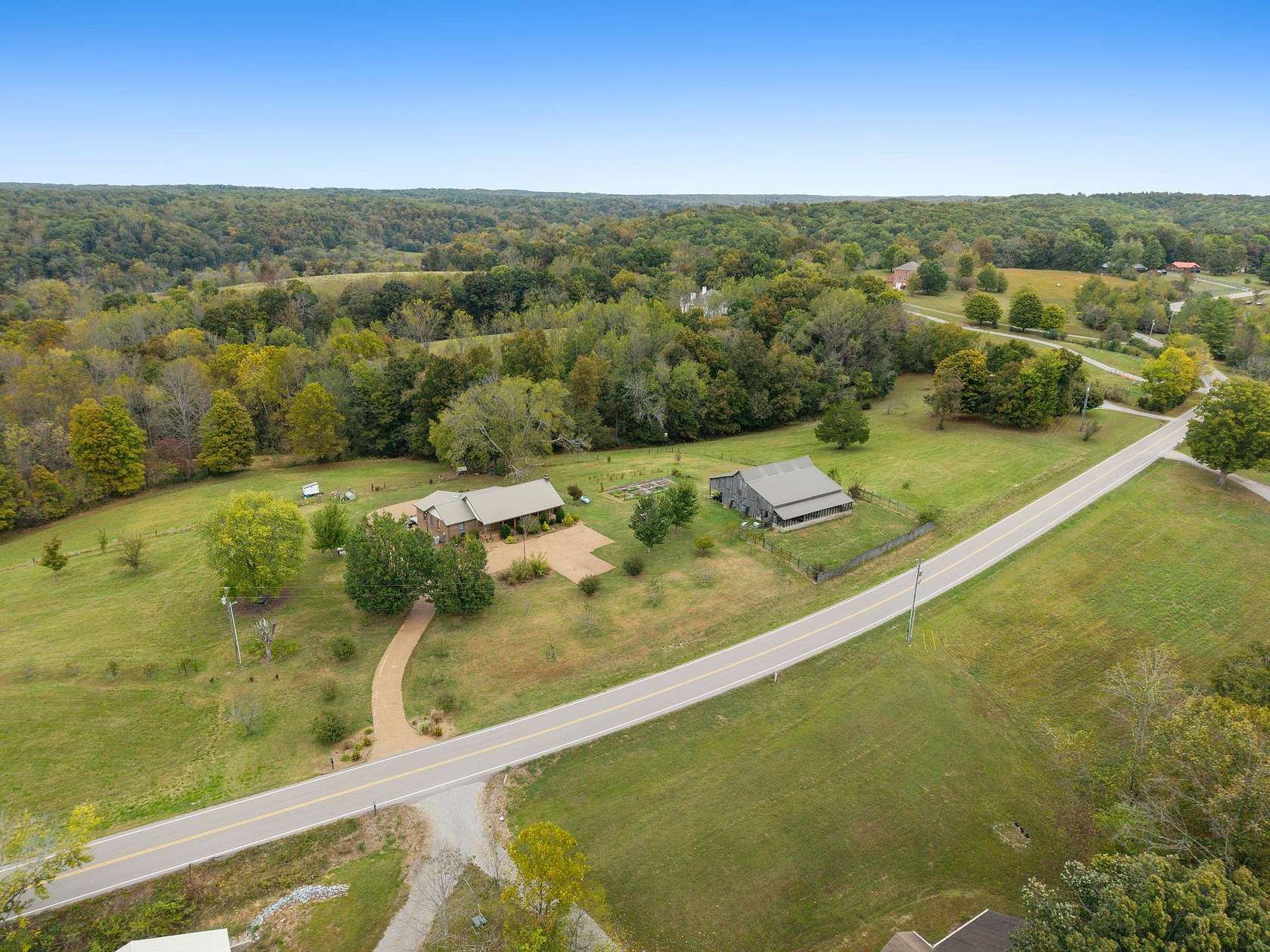 15.8 Acres of Land with Home for Sale in Franklin, Tennessee