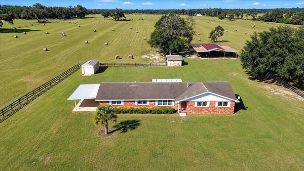32 Acres of Agricultural Land with Home for Sale in Trenton, Florida