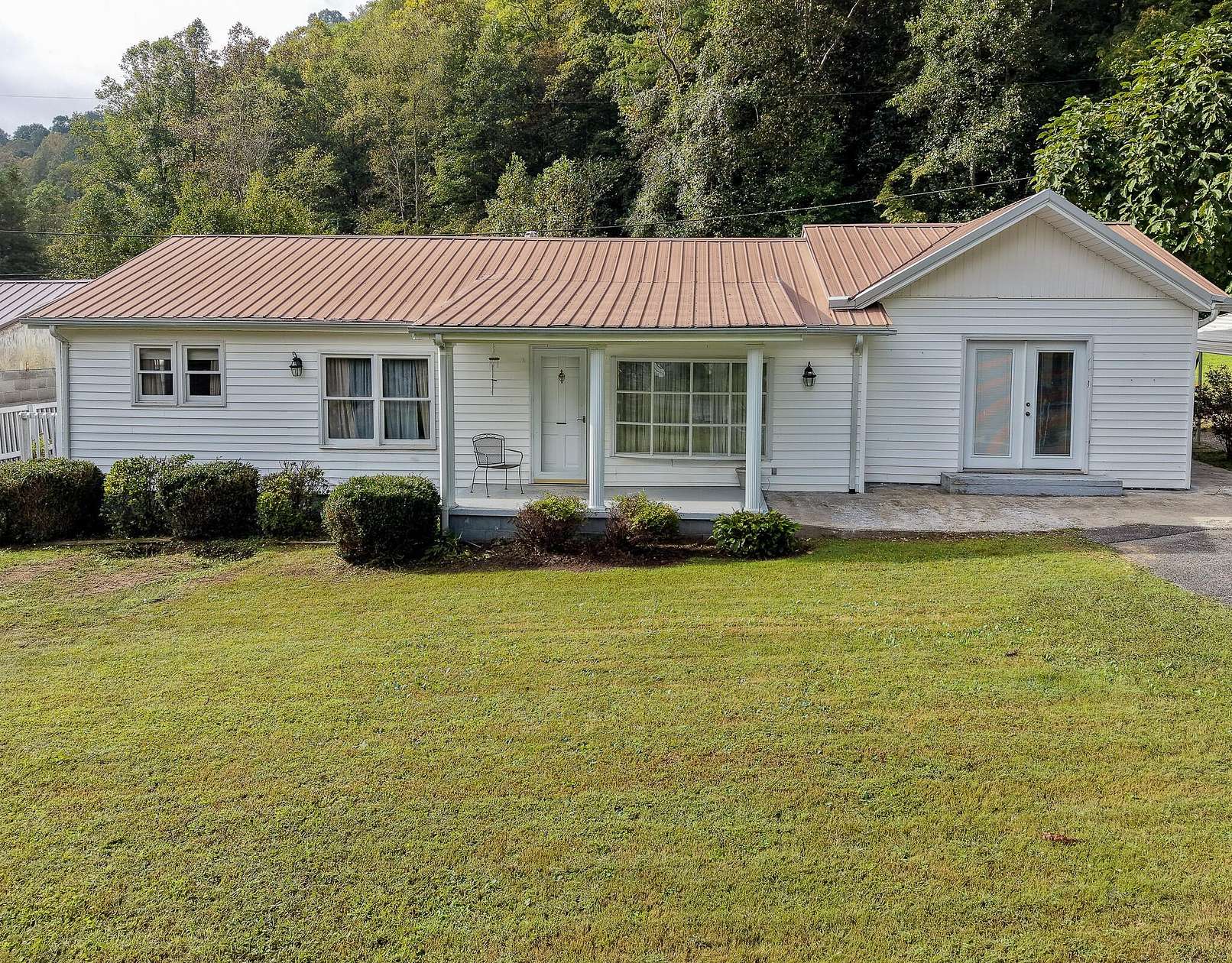 4 Acres of Land with Home for Sale in Millstone, Kentucky