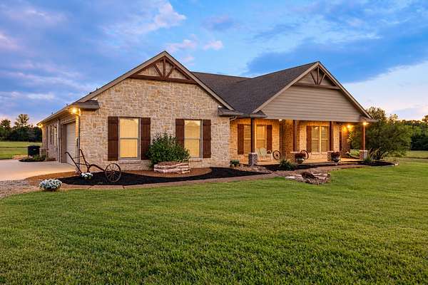 13.4 Acres of Land with Home for Sale in Van Alstyne, Texas