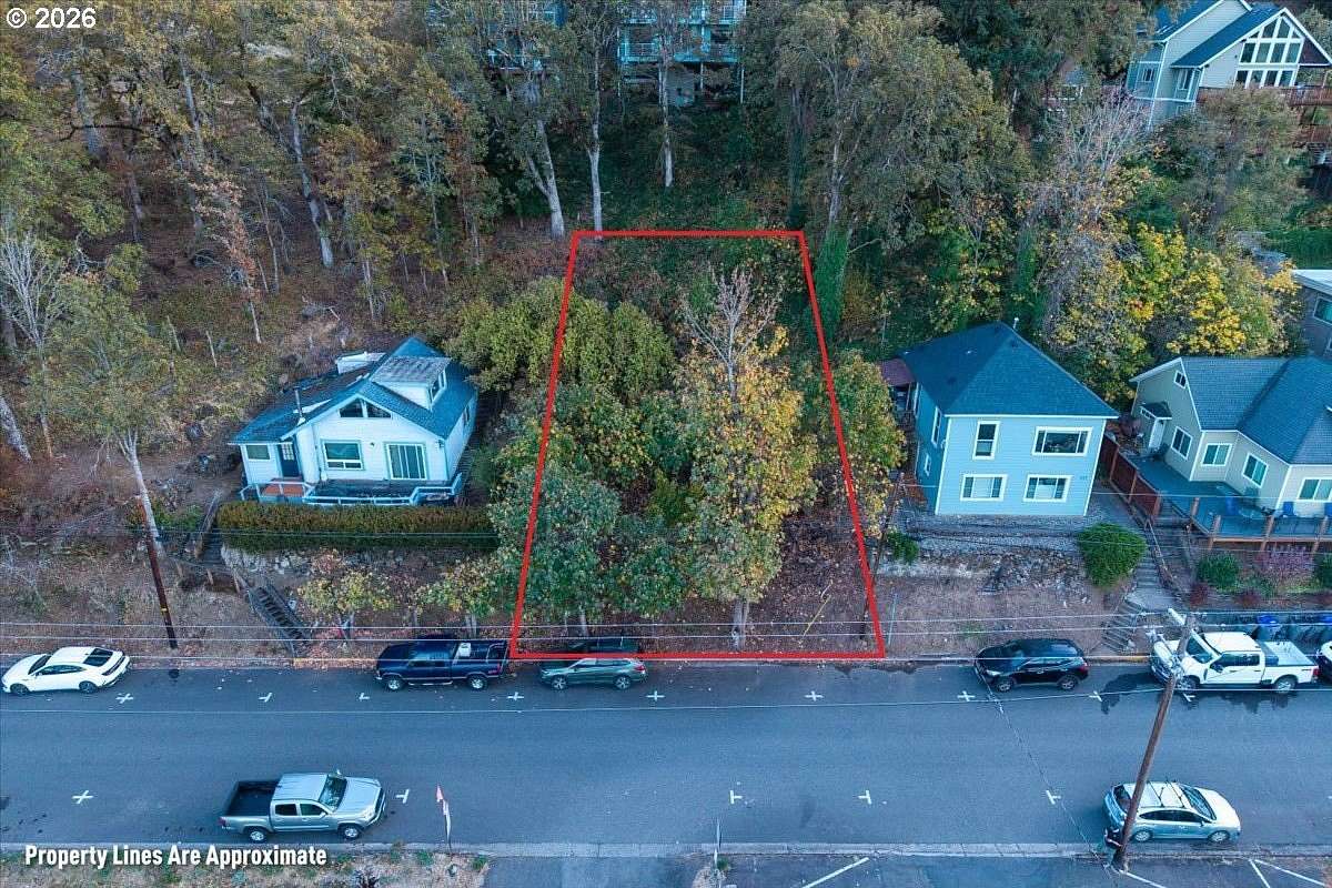 0.11 Acres of Commercial Land for Sale in Hood River, Oregon