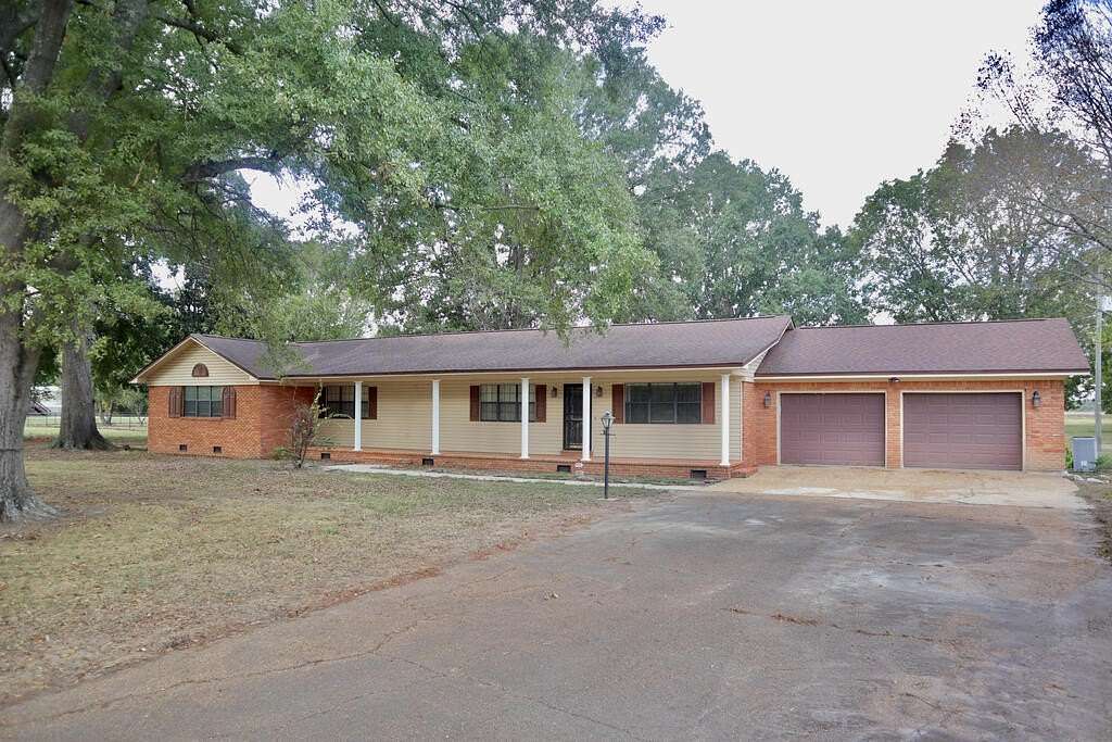 15 Acres of Land with Home for Sale in Batesville, Mississippi