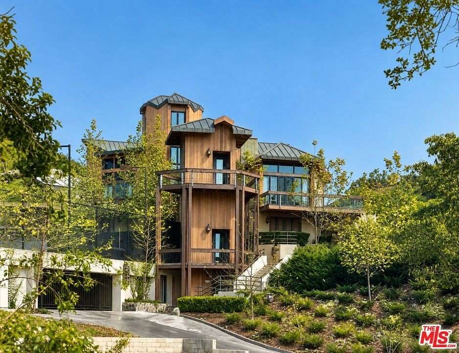 5 Acres of Land with Home for Sale in Los Angeles, California