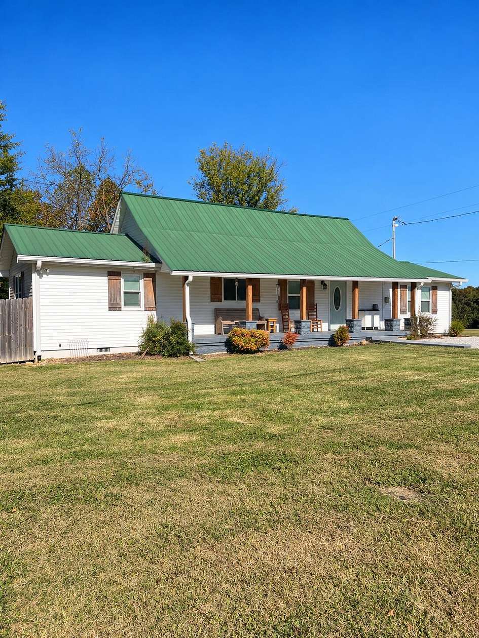 2 Acres of Land with Home for Sale in Hillsboro, Tennessee