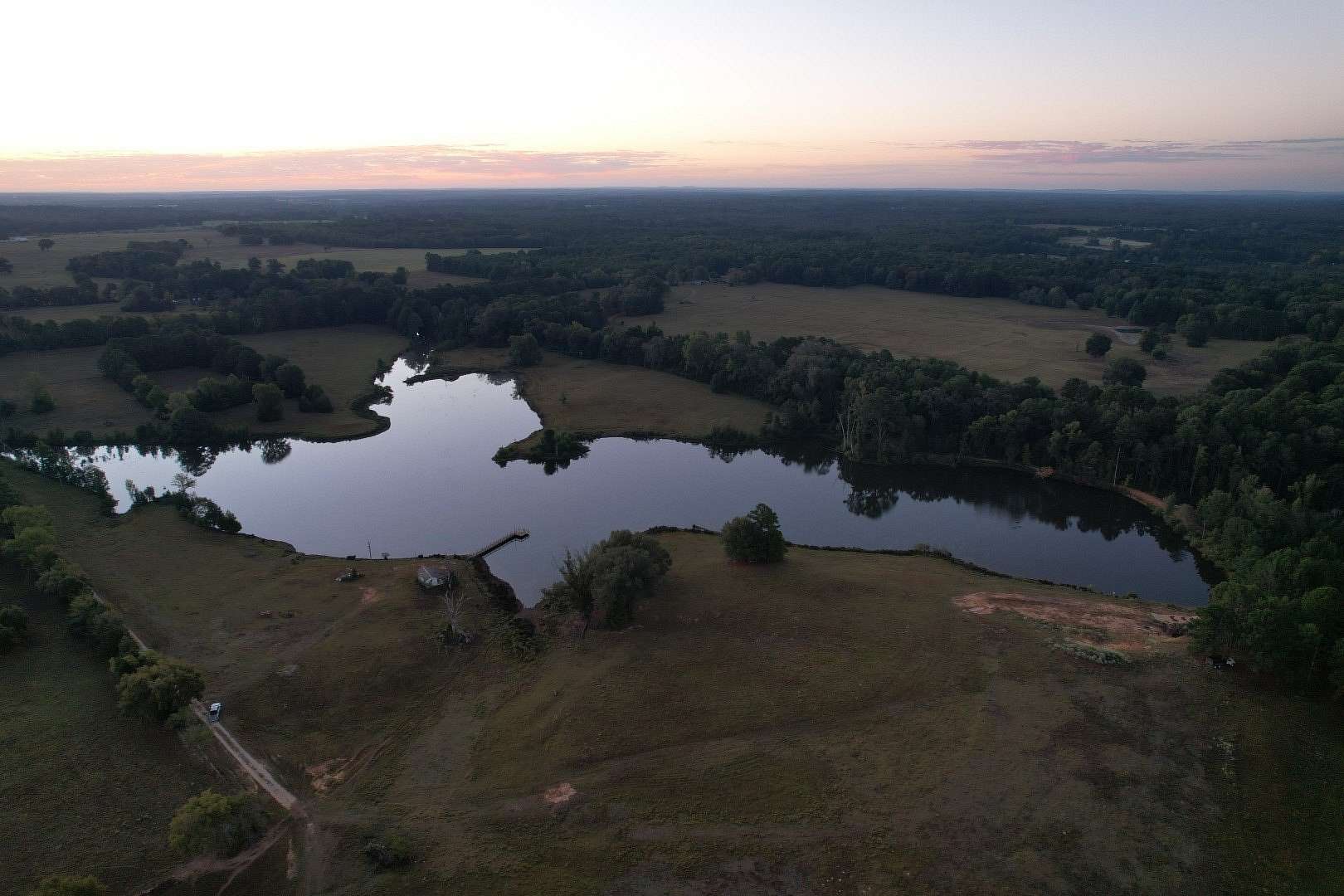 555 Acres of Land for Sale in Henderson, Texas