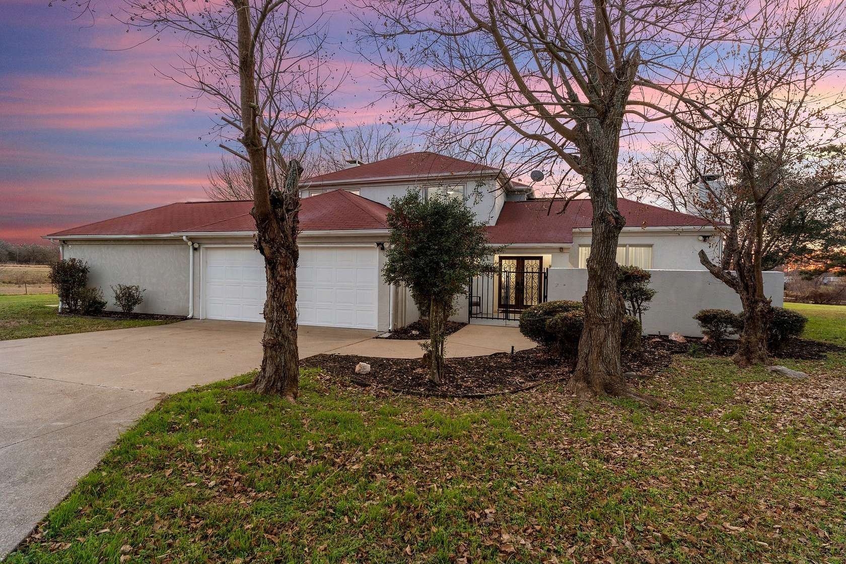 3.32 Acres of Land with Home for Sale in Kemp, Texas