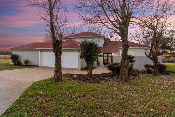 3.32 Acres of Land with Home for Sale in Kemp, Texas