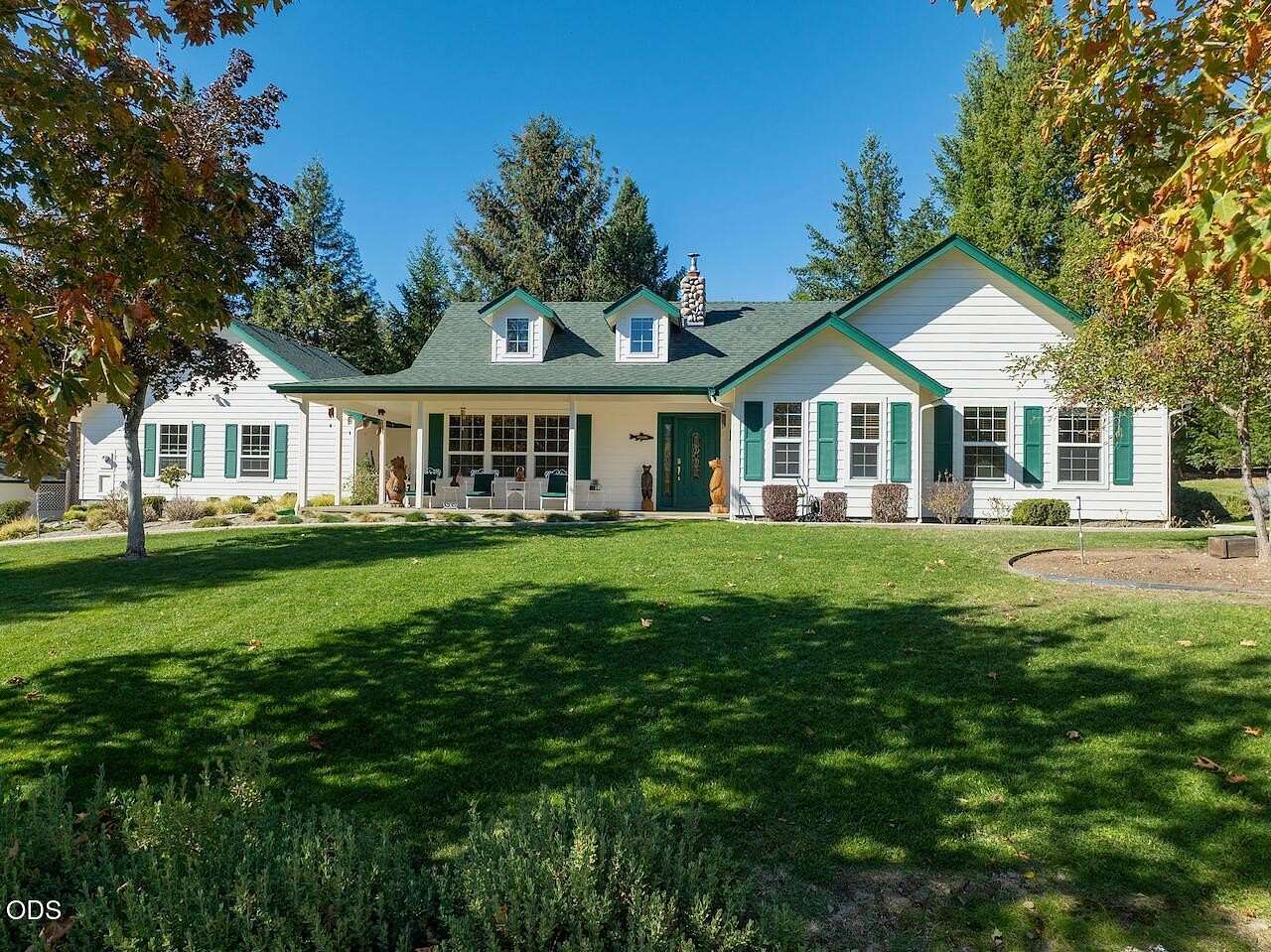 5 Acres of Land with Home for Sale in Grants Pass, Oregon