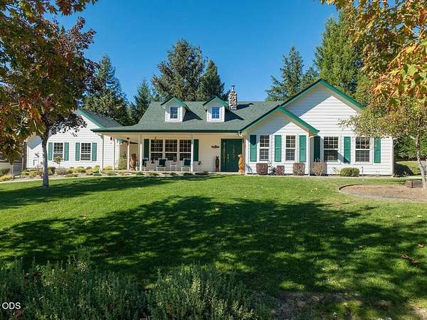 5 Acres of Land with Home for Sale in Grants Pass, Oregon