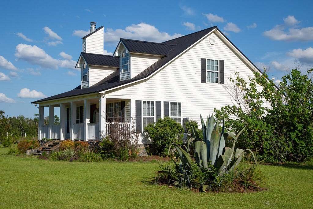 25 Acres of Agricultural Land with Home for Sale in Baxley, Georgia