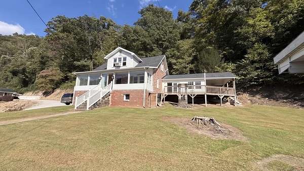 25 Acres of Land with Home for Sale in Jeff, Kentucky