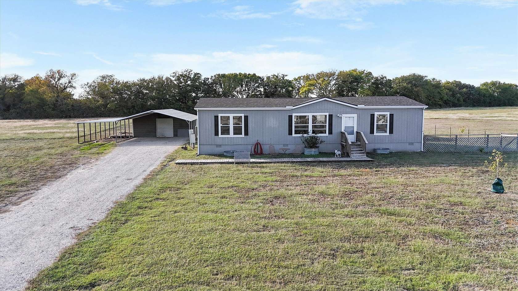 4.78 Acres of Land with Home for Sale in Trenton, Texas