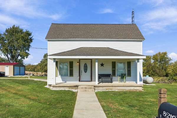 1.5 Acres of Land with Home for Sale in Oxford, Indiana