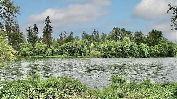 10 Acres of Land with Home for Sale in White City, Oregon