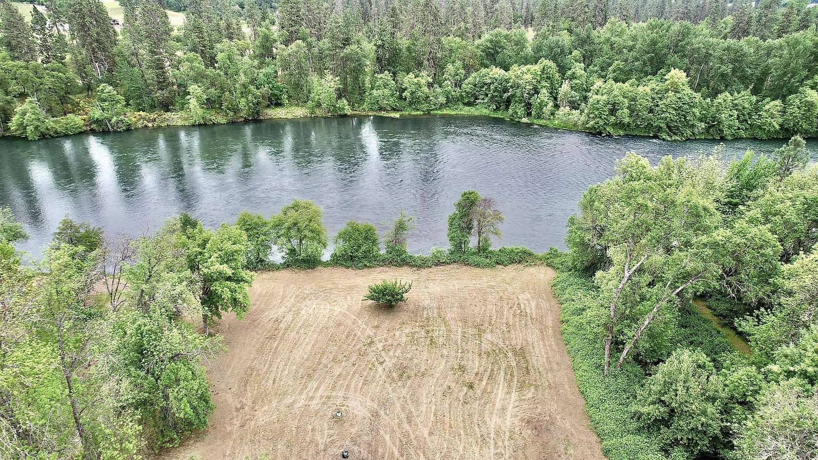 21 Acres of Land with Home for Sale in White City, Oregon