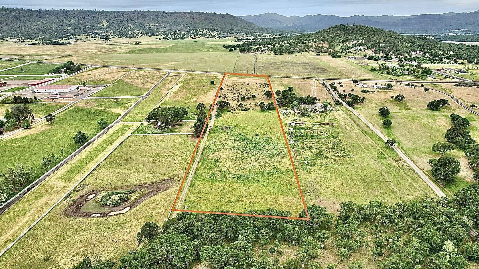 10 Acres of Agricultural Land for Sale in White City, Oregon