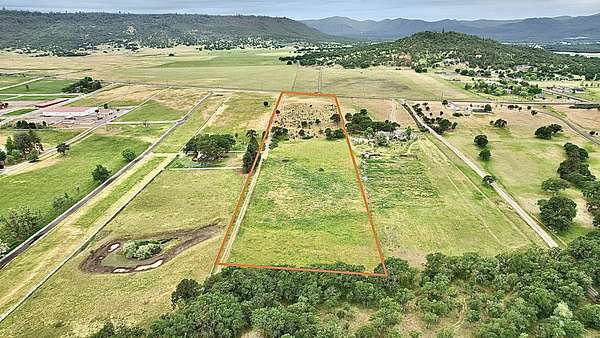 10 Acres of Agricultural Land for Sale in White City, Oregon