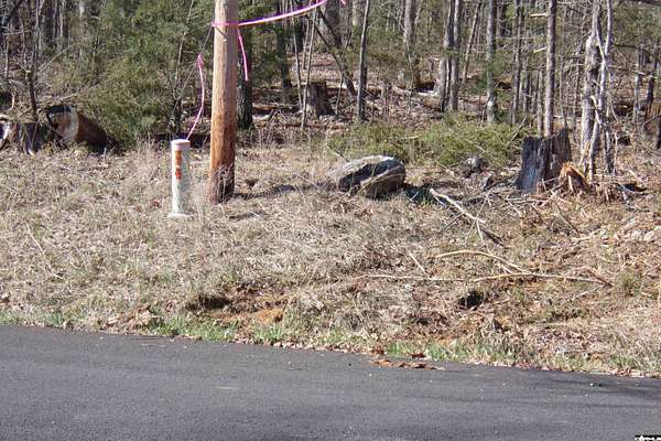 2.37 Acres of Land for Sale in Flippin, Arkansas