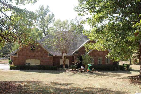 3.32 Acres of Land with Home for Sale in Nashville, Arkansas