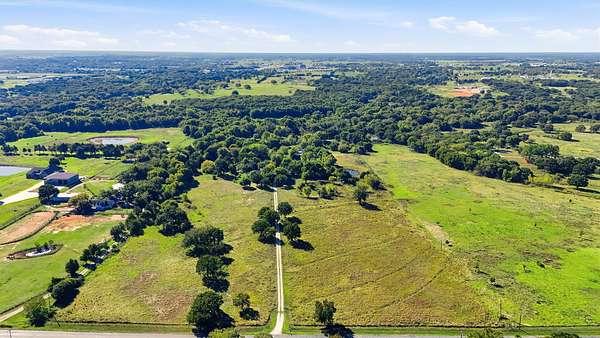 21 Acres of Recreational Land with Home for Sale in Whitesboro, Texas
