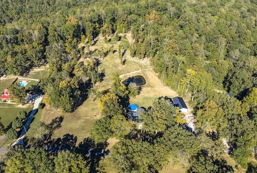 1.5 Acres of Residential Land for Sale in Burns, Tennessee