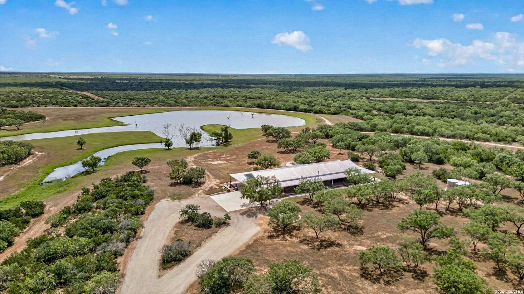 717 Acres of Land with Home for Sale in Charlotte, Texas