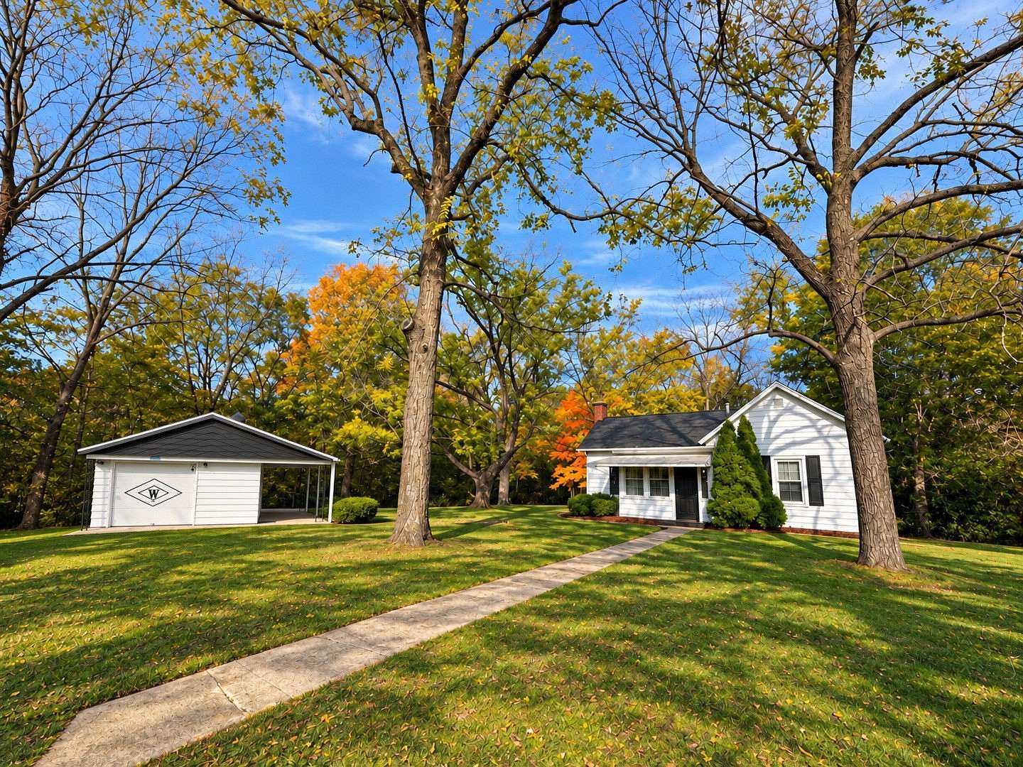 2 Acres of Land with Home for Sale in Tiskilwa, Illinois