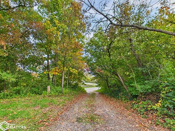 8 Acres of Land with Home for Sale in Ottumwa, Iowa