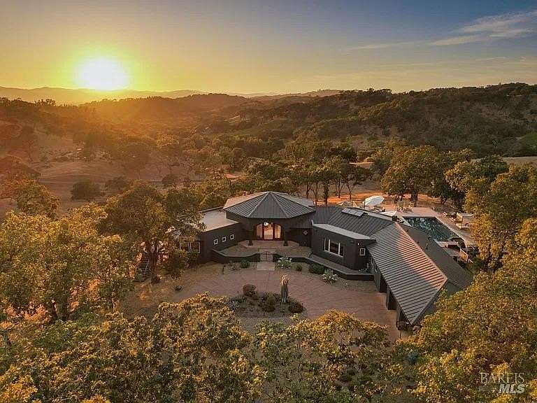13.7 Acres of Land with Home for Lease in Santa Rosa, California