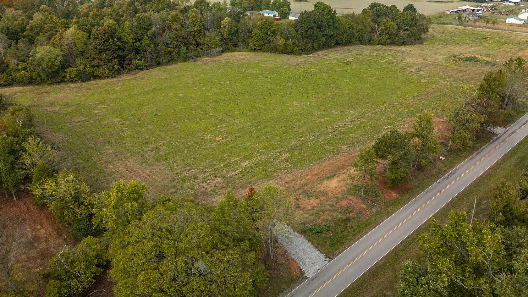 9 Acres of Residential Land for Sale in Westmoreland, Tennessee