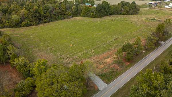 9 Acres of Residential Land for Sale in Westmoreland, Tennessee