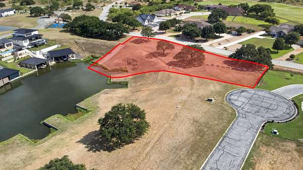 0.99 Acres of Residential Land for Sale in Kingsland, Texas