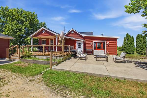 5 Acres of Land with Home for Sale in Lindenwood, Illinois