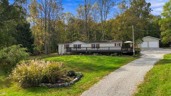 1.63 Acres of Land with Home for Sale in Burnside, Kentucky