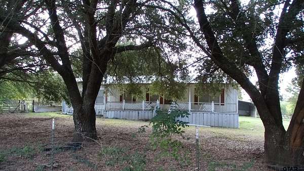13.6 Acres of Land with Home for Sale in Tyler, Texas