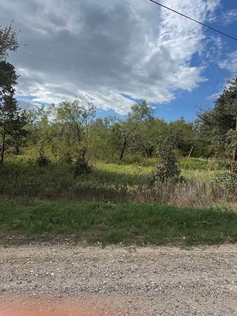 5 Acres of Land for Sale in Corsicana, Texas
