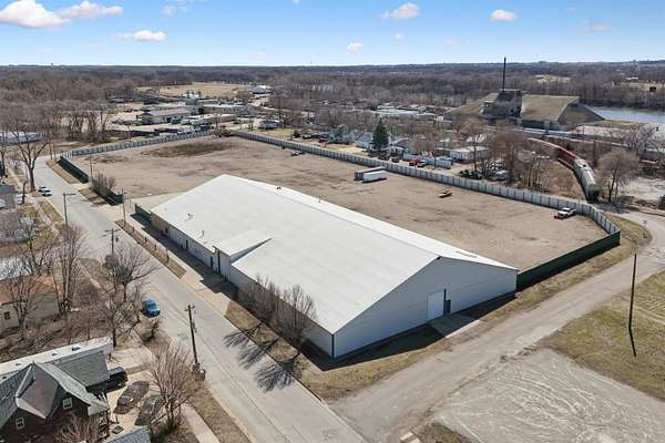 4.67 Acres of Commercial Land for Lease in Waterloo, Iowa