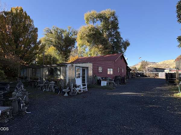 5 Acres of Improved Commercial Land for Sale in Klamath Falls, Oregon