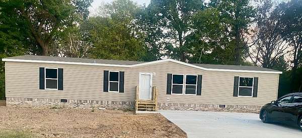 1.5 Acres of Land with Home for Sale in Brighton, Tennessee