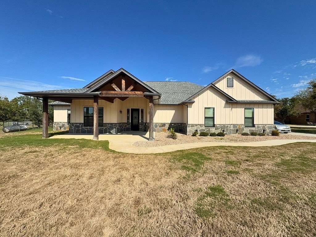2 Acres of Land with Home for Lease in Azle, Texas