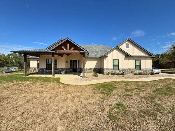 2 Acres of Land with Home for Lease in Azle, Texas