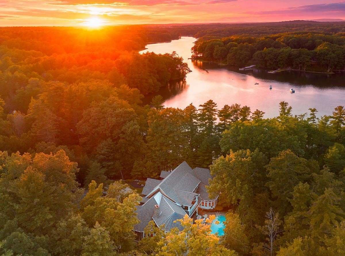 5.33 Acres of Land with Home for Sale in Durham, New Hampshire